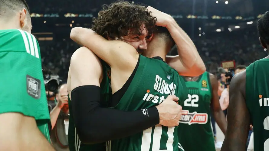 Panathinaikos vs Anadolu Efes.jpg